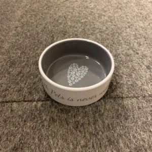 Trixie voerbak time spent with pets is never wasted